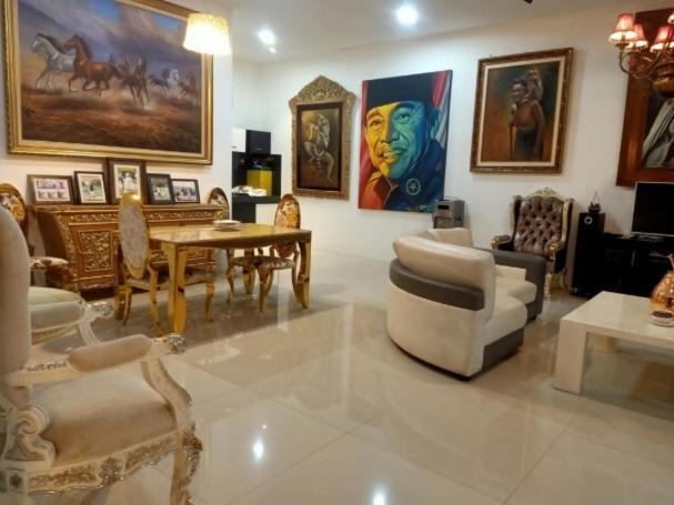 Villa Chacha At Macarena, Megamendung Kültér fotó