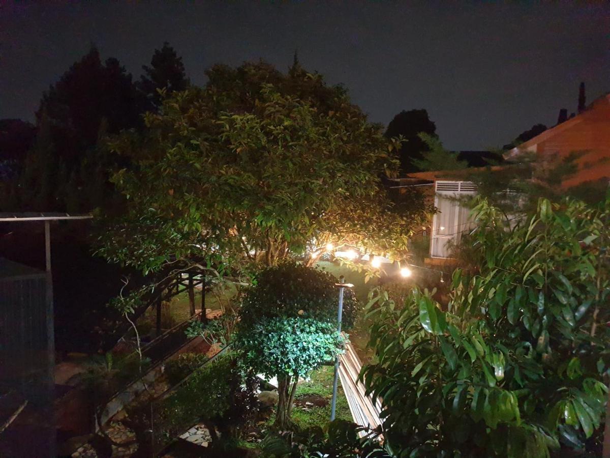 Villa Chacha At Macarena, Megamendung Kültér fotó