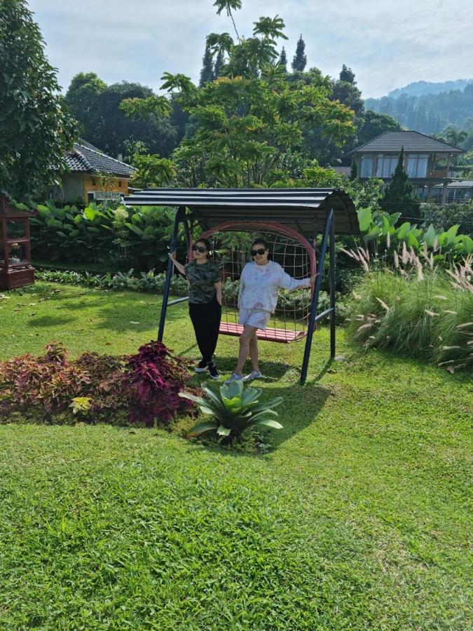 Villa Chacha At Macarena, Megamendung Kültér fotó