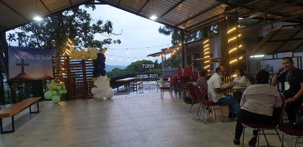 Villa Chacha At Macarena, Megamendung Kültér fotó