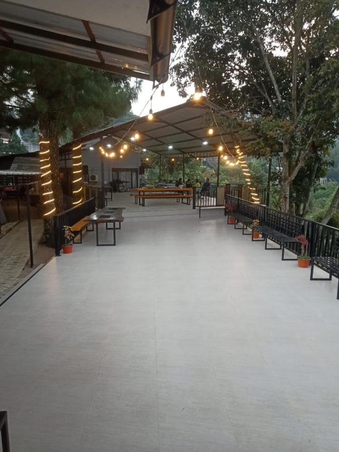 Villa Chacha At Macarena, Megamendung Kültér fotó
